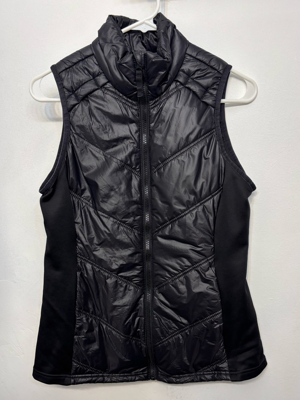Avia Black Zip Up Quilted Sleeveless Puffer Vest Womens Size Medium 8-10 NWOT